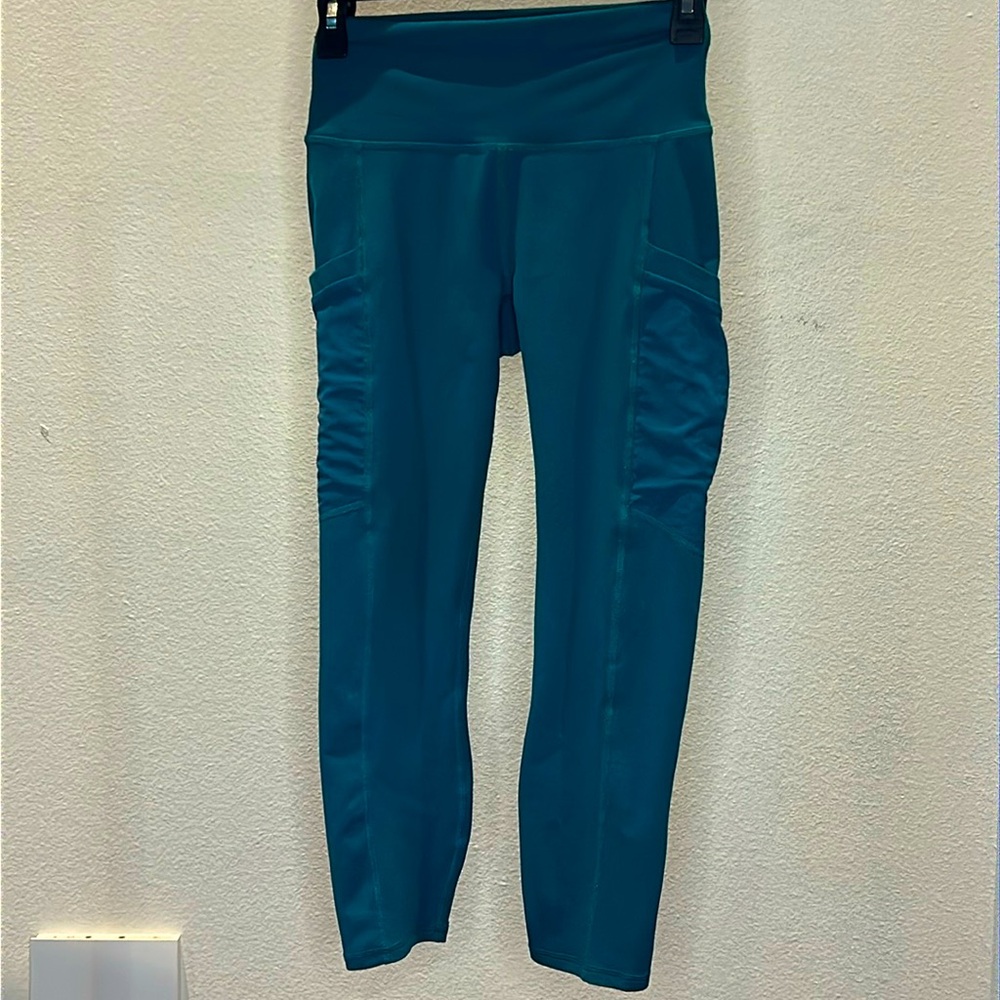 Fabletics‎ On-The-Go PowerHold High-Waisted Capri Paradise Cove (green) Sz. XS